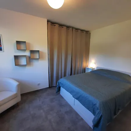 F2 Proche D'ajaccio Rez-de-villa Tatil Evi